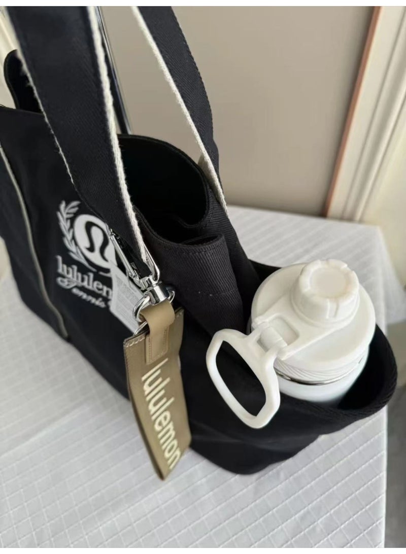 لولوليمون ​حقيبة توت 20 لتر بتصميم ثنائي اللون ومطرزة - حقيبة كتف قماشية عالية السعة للرجال والنساء​ - Image 5