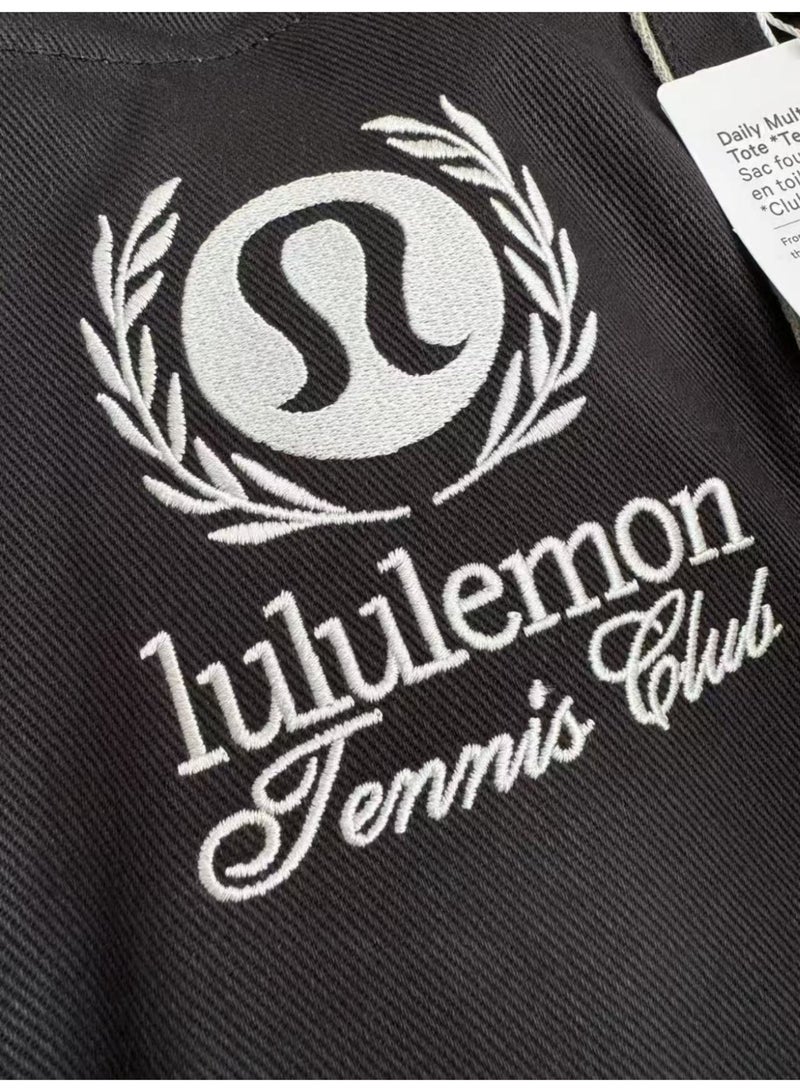 لولوليمون ​حقيبة توت 20 لتر بتصميم ثنائي اللون ومطرزة - حقيبة كتف قماشية عالية السعة للرجال والنساء​ - Image 2