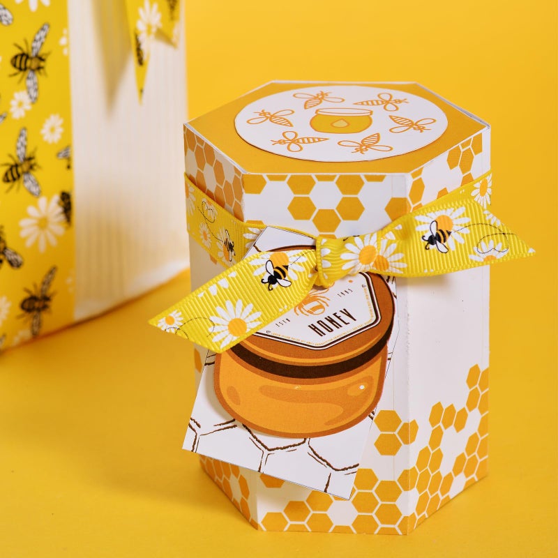 YAMA Bee Grosgrain Ribbon with Bumble Bee Daisy Flower Print Yellow Teacher Ribbon for Crafts Gift Wrapping Hair Bows Party Decoration, 5/8 Inch x 10 Yard - Image 2