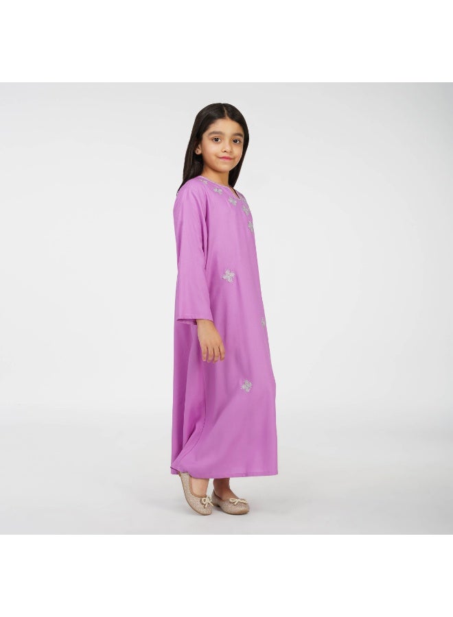 Linelle Kids Jalabiya -  Maxi with Scalloped V-Neck and Floral Embellishments - Image 4