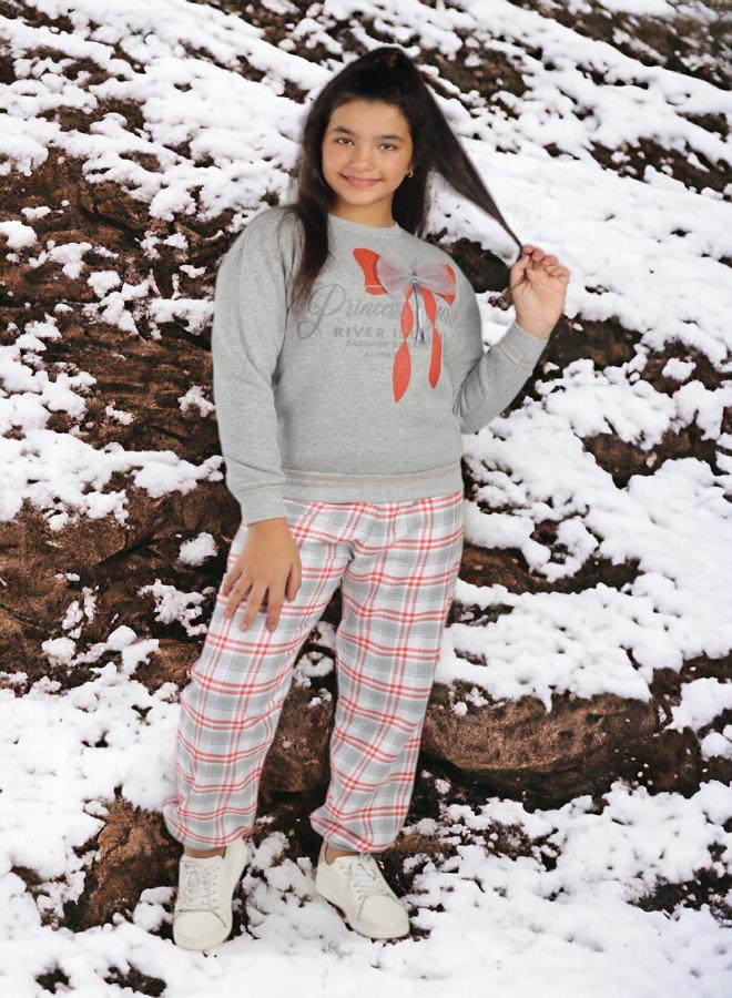 تشويس توب ميلتون قطن مع بنطلون كاروه للبنات، لعمر 16 سنة، موديلات 2024، نسيج عالي الجودة وخامات فائقة النعومة، موديلات مطبوعة بألوان مرحة وجذابة، تقدم الراحة والأناقة - Image 3