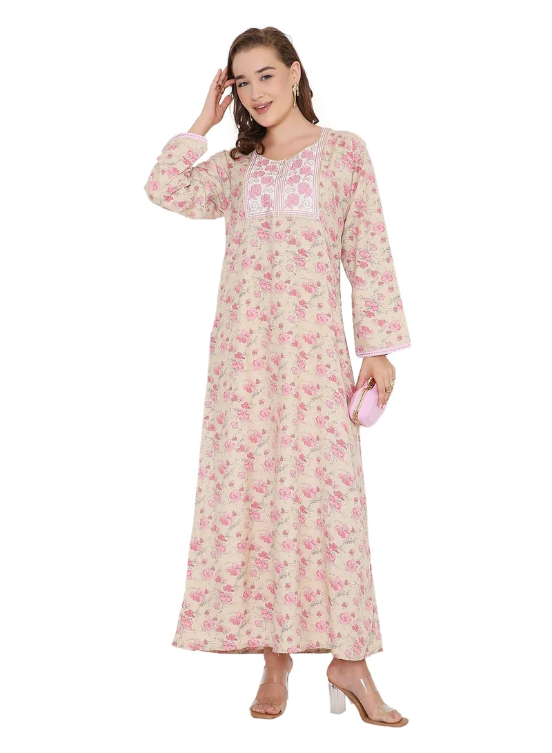 هانا آند سارا فستان جلابية عربي بطبعة زهور باللونين البيج والوردي للنساء
