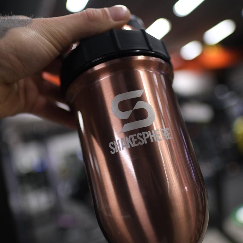 SHAKESPHERE زجاجة شاكسفير من الفولاذ المقاوم للصدأ - زجاجة بروتين معزولة سعة 24 أونصة للمشروبات الساخنة والباردة - مثالية للشيك والمشروبات السلسة، مقاومة للتسرب، خالية من BPA، لا حاجة لكرات الخلط، باللون الأسود غير اللامع - Image 2