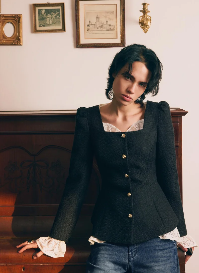 ليتشي سترة تويد بياقة مربعة وأزرار ذهبية