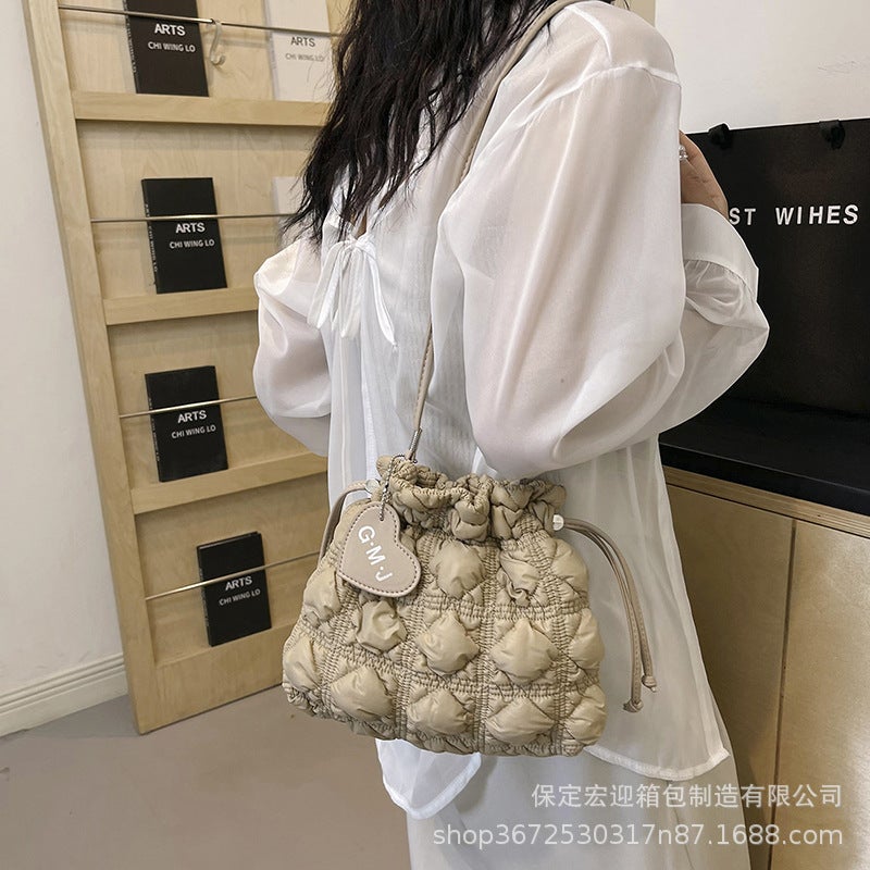 Women'S Nylon Cloud Shoulder Crossbody Bag Lightweight Dumpling Bag Simple Rhombic Drawstring Drawstring Pleated Bucket Bag - Image 2