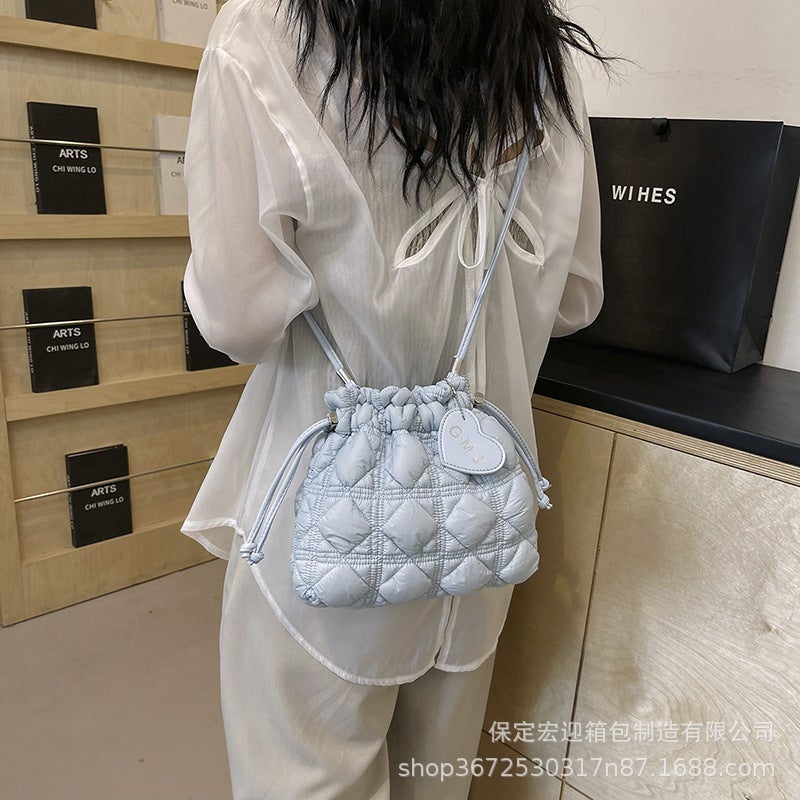 Women'S Nylon Cloud Shoulder Crossbody Bag Lightweight Dumpling Bag Simple Rhombic Drawstring Drawstring Pleated Bucket Bag - Image 3
