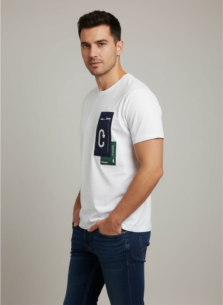 بريميم تي شيرت قطني أبيض بطبعة جيب باللون الأزرق البحري – تي شيرت رجالي كاجوال بقصة ضيقة - Image 2