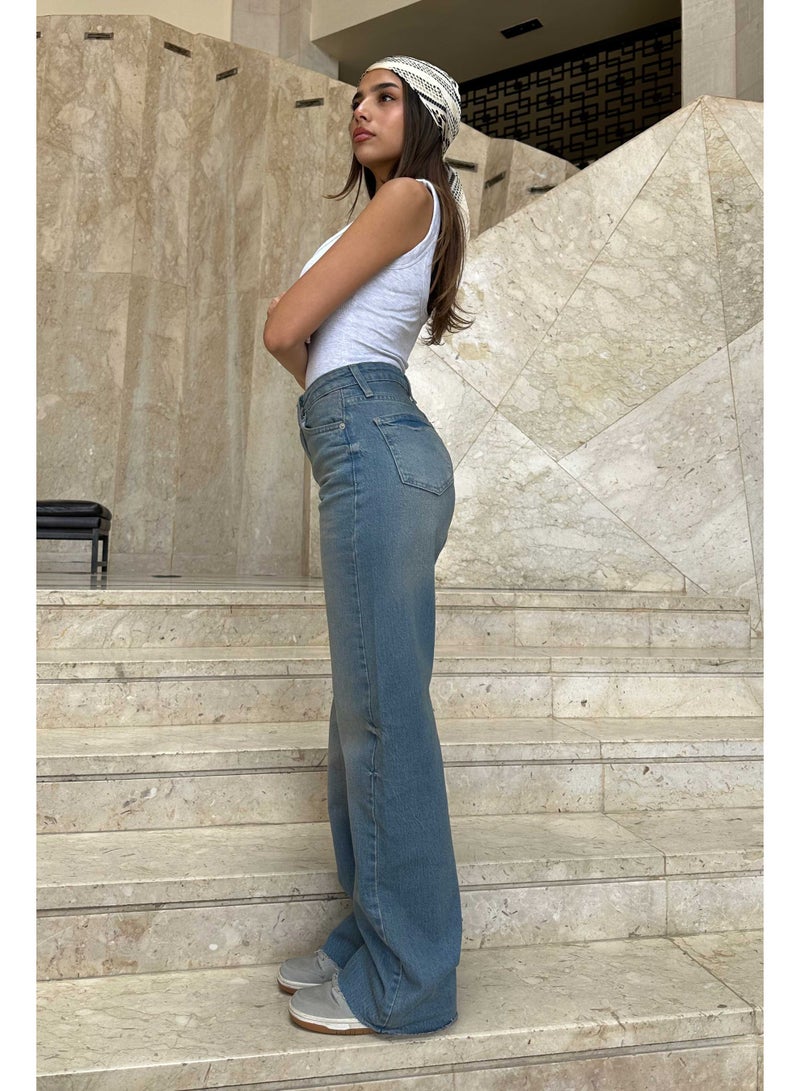 CIZARO Wide-Leg - High-Waist Clay Medium Blue Raw Hem Washed Jeans. - Image 3