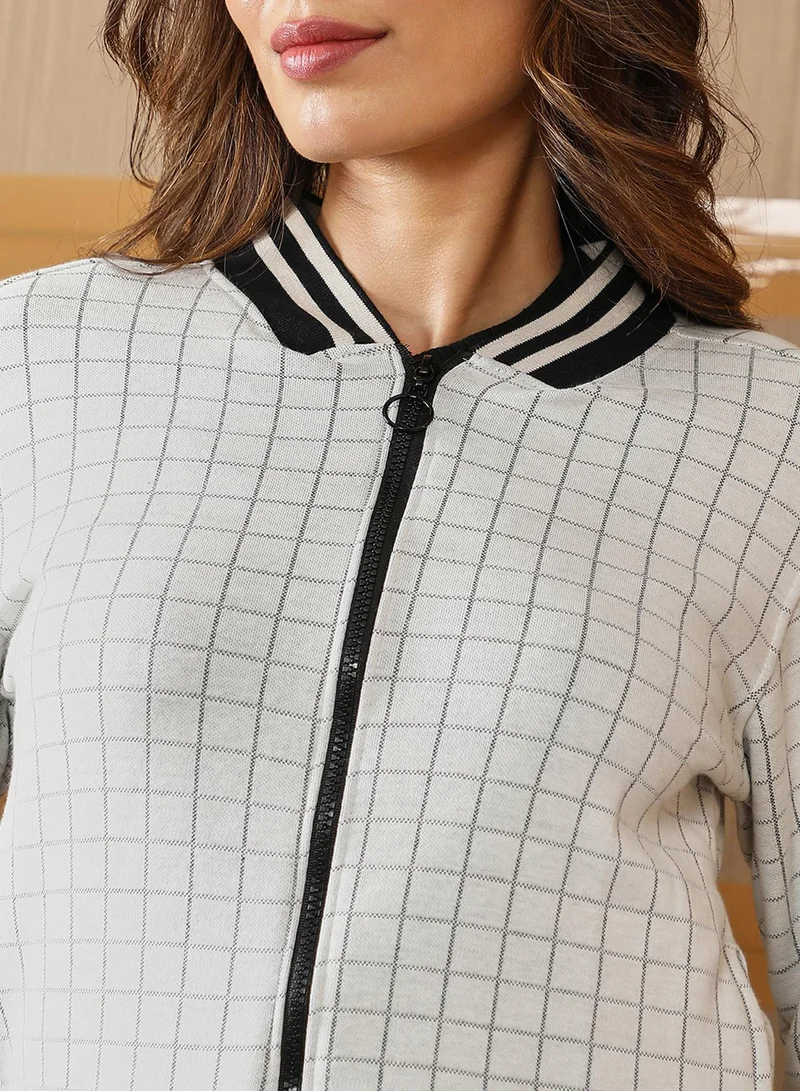 كامبوس سوترا جاكيت نسائي رمادي سحاب أمامي بنقشة مربعات كلاسيكية للاستخدام اليومي بياقة بيسبول وأكمام طويلة بأساور وإغلاق بسحاب.