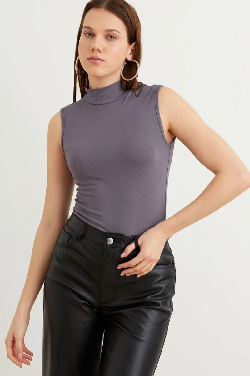 بيبانتولون BIPANTOLON Women's Sleeveless Half Turtleneck Blouse