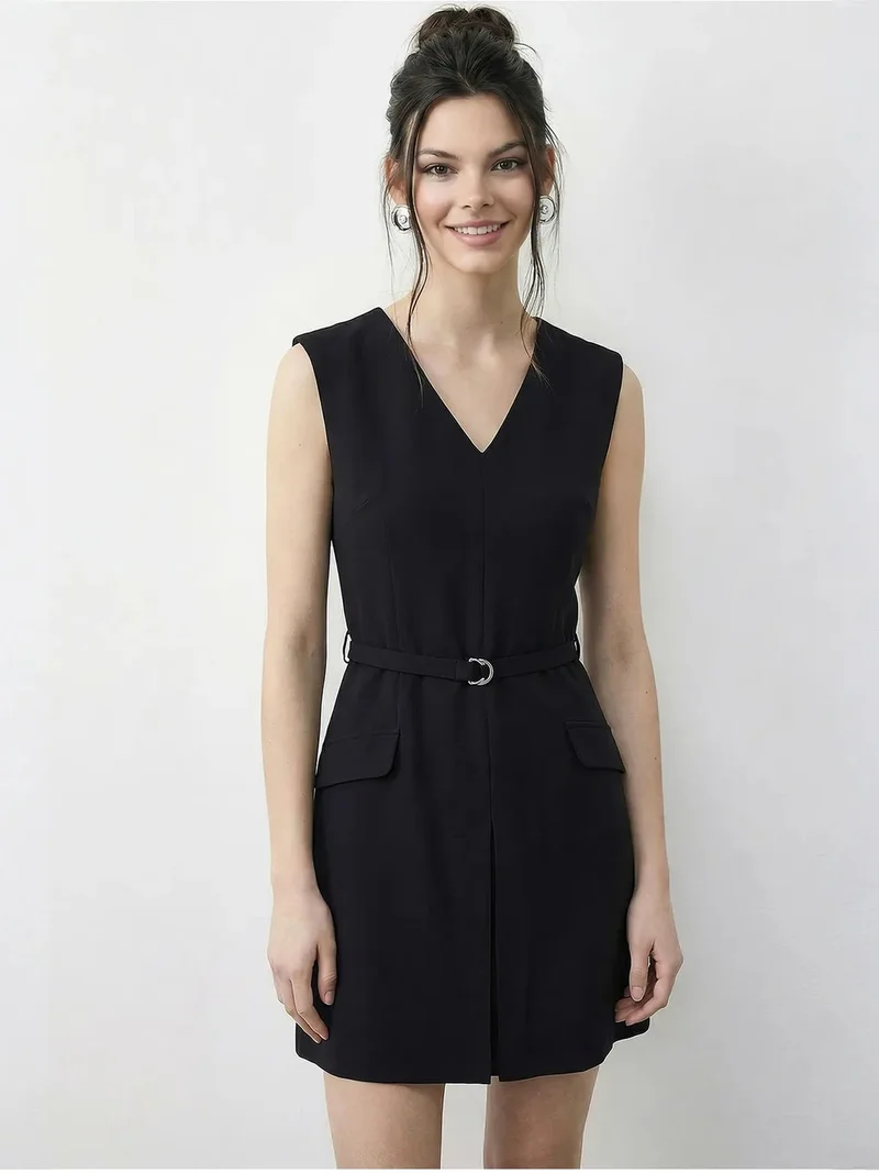 بيانكو لوتشي LUCCI Belted V-Neck Mini Dress
