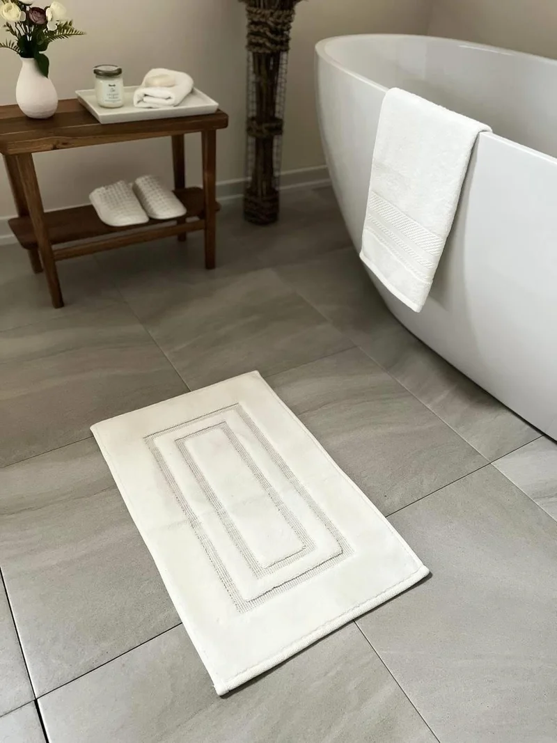 بلونيتي Double Framed Natural Cotton Bath Mat 40X60 cm - White