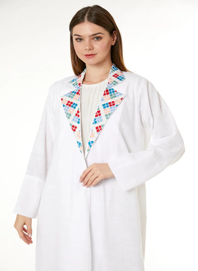 Moistreet White Crepe Embroidered Abaya