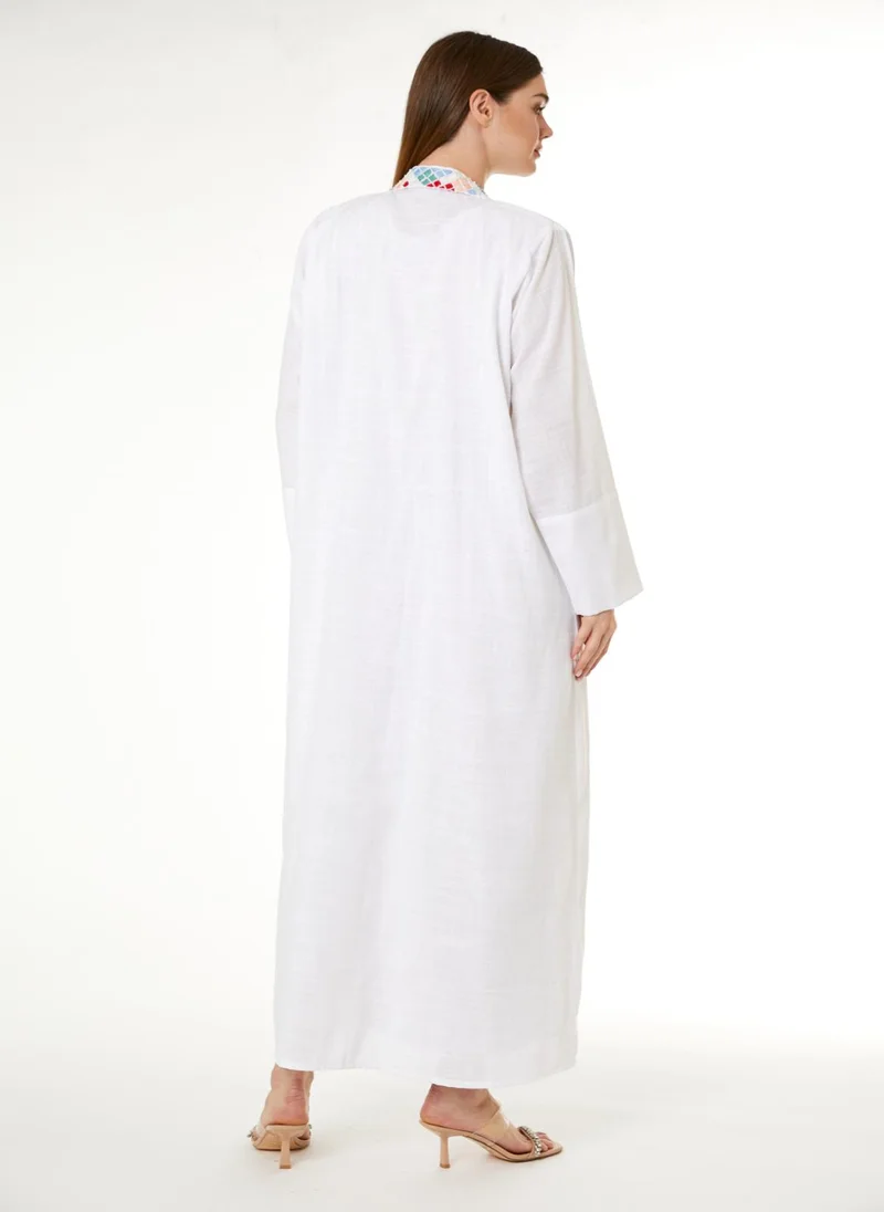 Moistreet White Crepe Embroidered Abaya