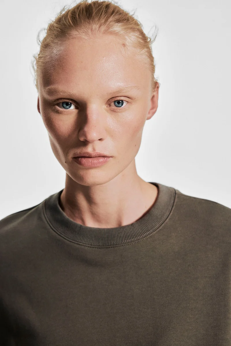 اتش اند ام بلوزة رياضية من القطن السميك