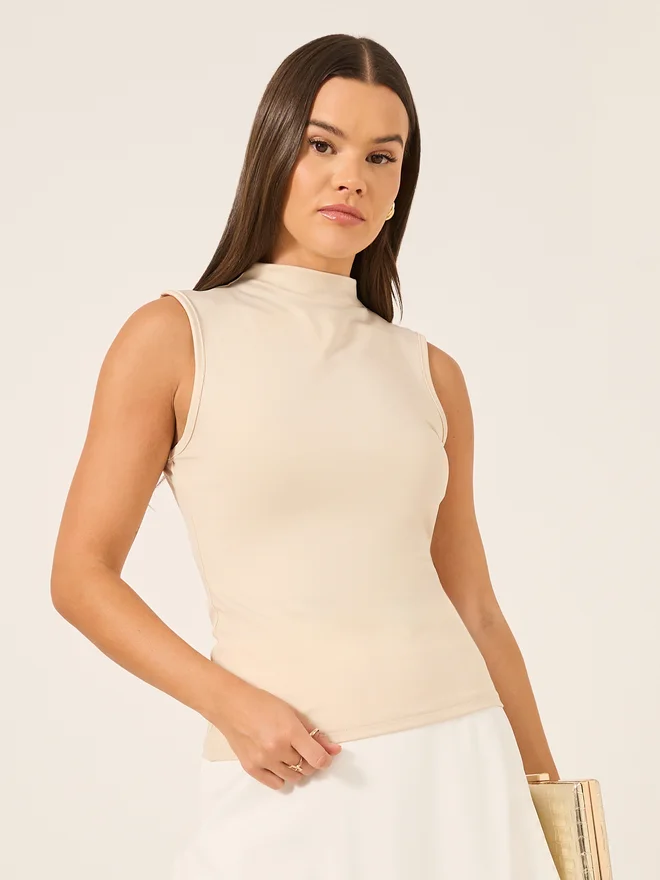 Styli Styli Solid Sleeveless High Neck Top