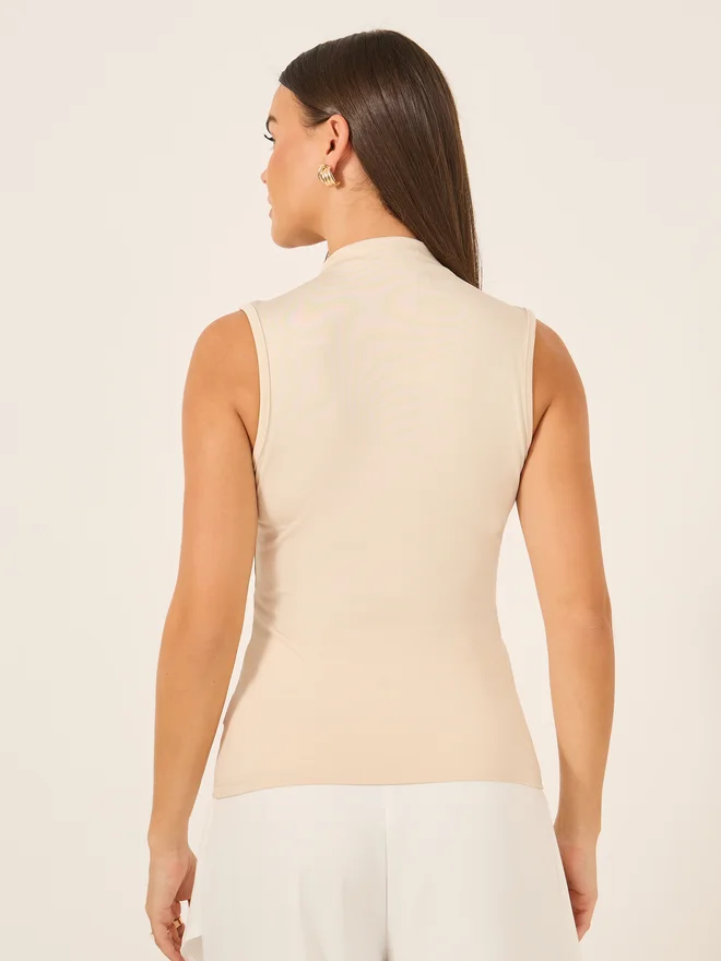 Styli Styli Solid Sleeveless High Neck Top