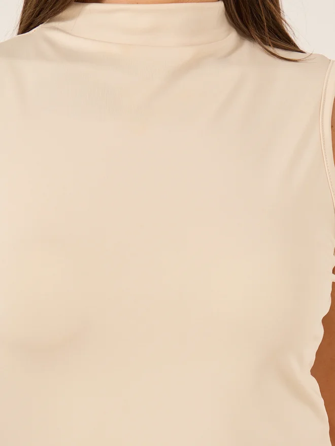 Styli Styli Solid Sleeveless High Neck Top