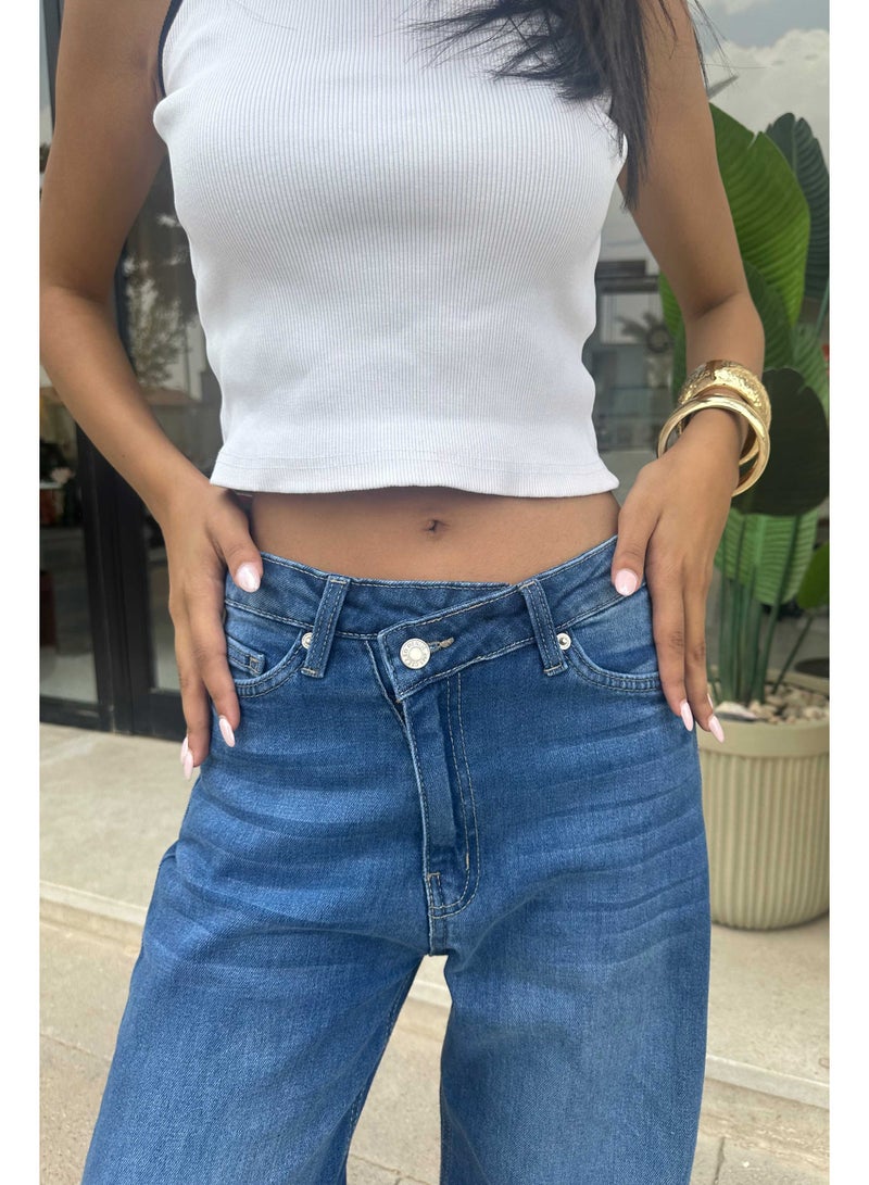 CIZARO Baggy - Criss Cross High-Waist Medium Blue Jeans  - Image 3