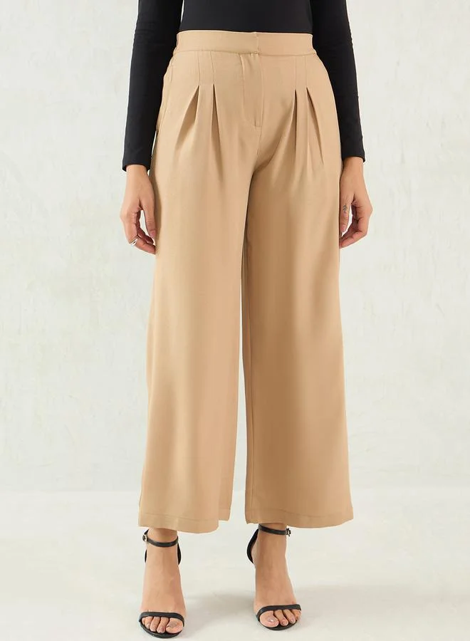 Femmella Femmella Mid Rise Pleated Detail Straight Pants