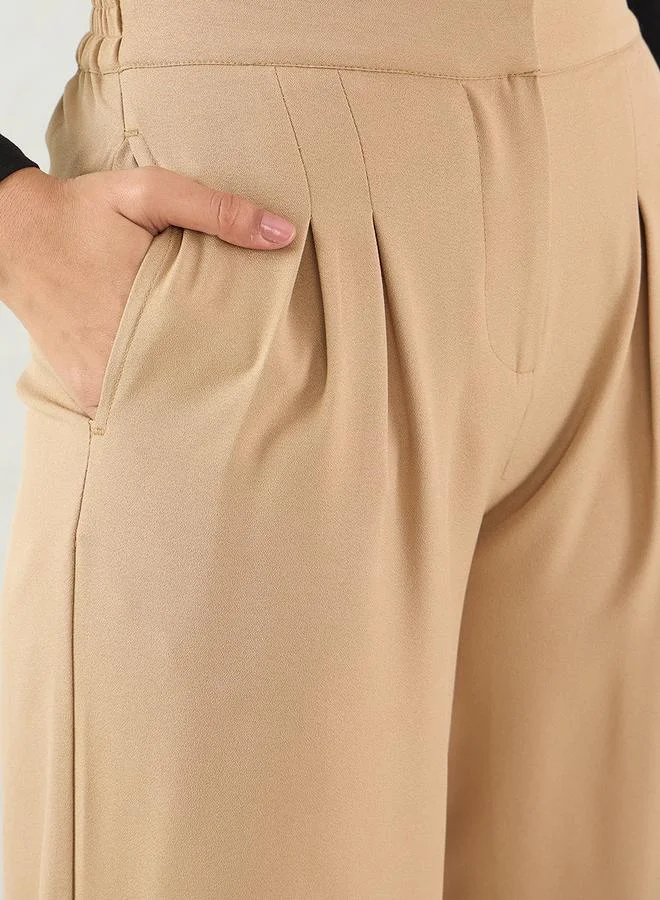 Femmella Femmella Mid Rise Pleated Detail Straight Pants