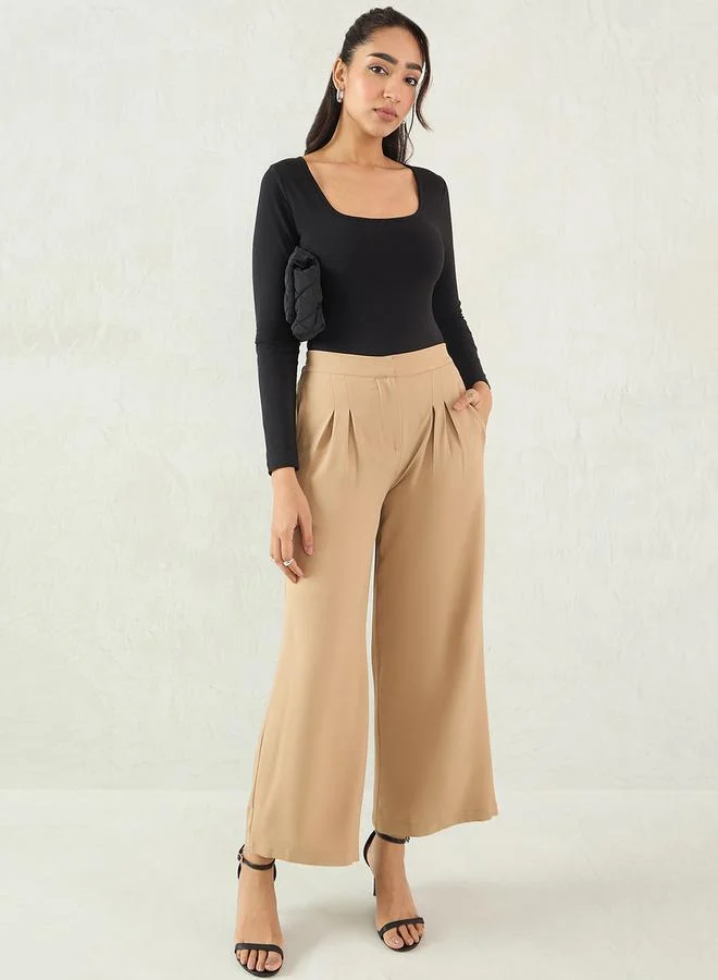 Femmella Femmella Mid Rise Pleated Detail Straight Pants