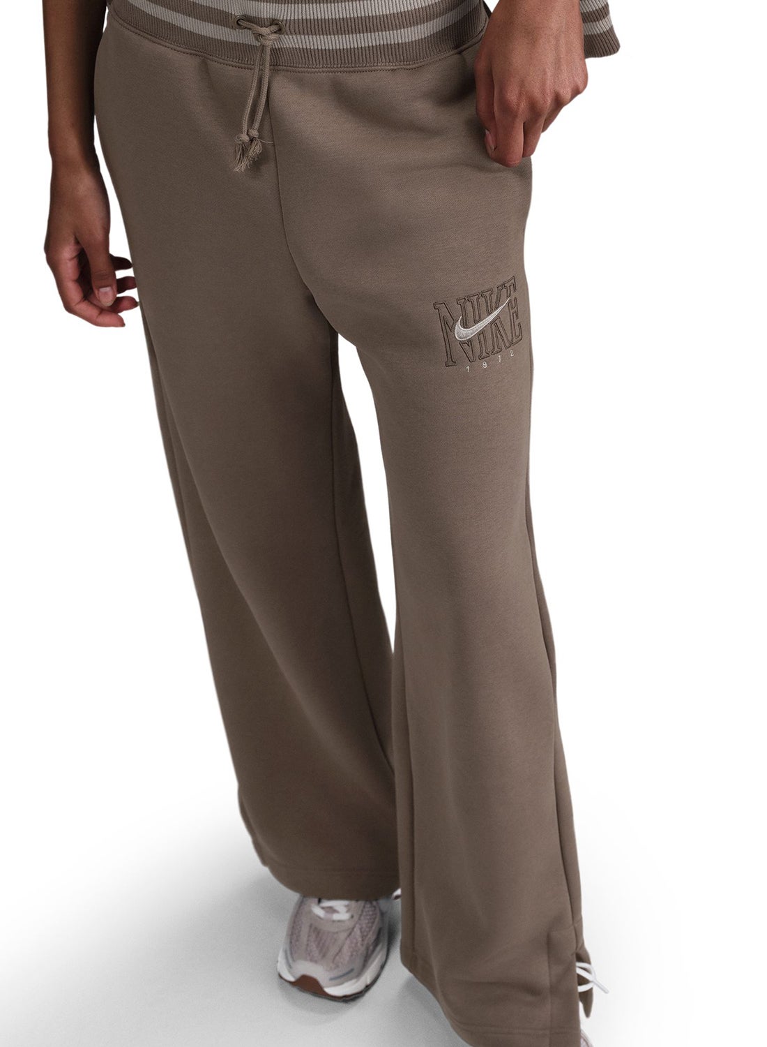 loose fit high rise nike sweatpants
