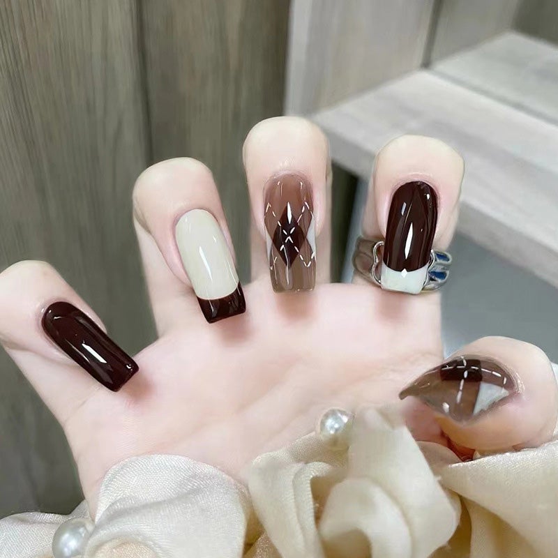 طقم أظافر صناعية قابلة لإعادة الاستخدام بتصميم ألماس كاروهات - موديل R696 - Image 2