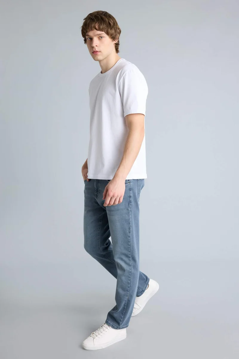 ديفاكتو Soft Textured Sergio Jeans