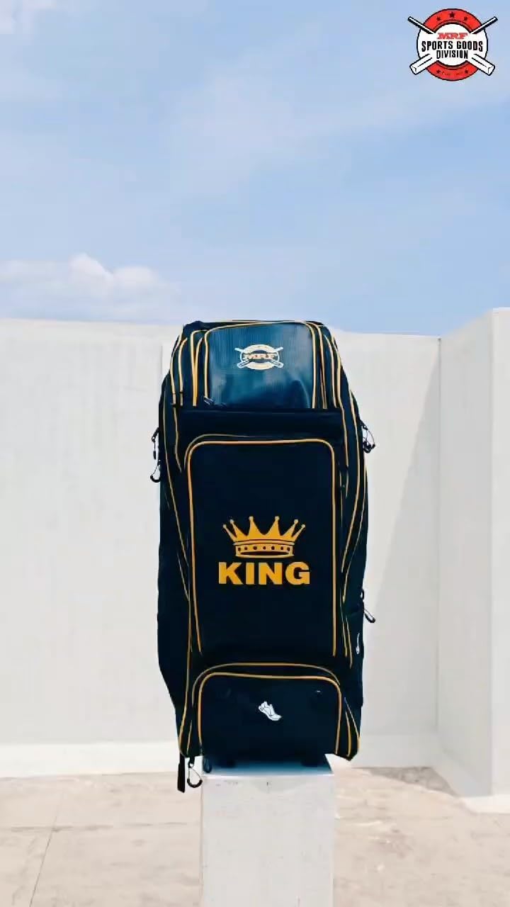 حقيبة كريكيت MRF VK18 جينيوس كينغ دفل مع عجلات، VK18، جيوب مضادة للصدمات مع سحاب، PU كربونيوم، قسم منفصل للأحذية، جيبان عميقان لحماية الساقين (أسود/ذهبي)