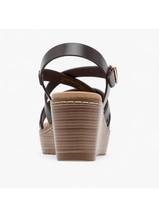 سيليست صنادل نسائية بشعار مطبوع وحزام متقاطع وكعب ويدج - Image 5