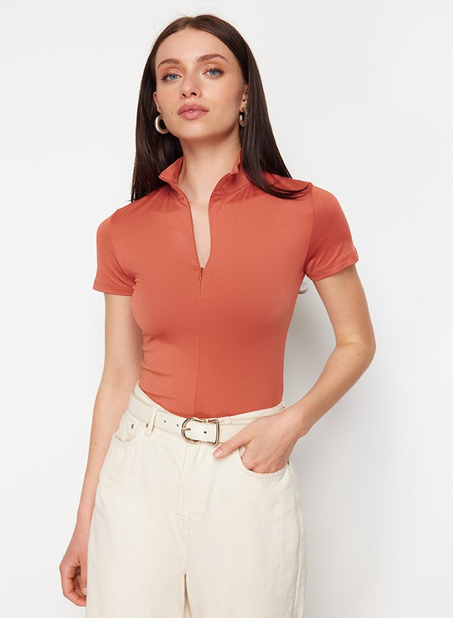 trendyol Cinnamon Fitted/Fitting Zip Collar Short Sleeve Stretch Knitted Blouse TWOSS24BZ00489  - Image 3