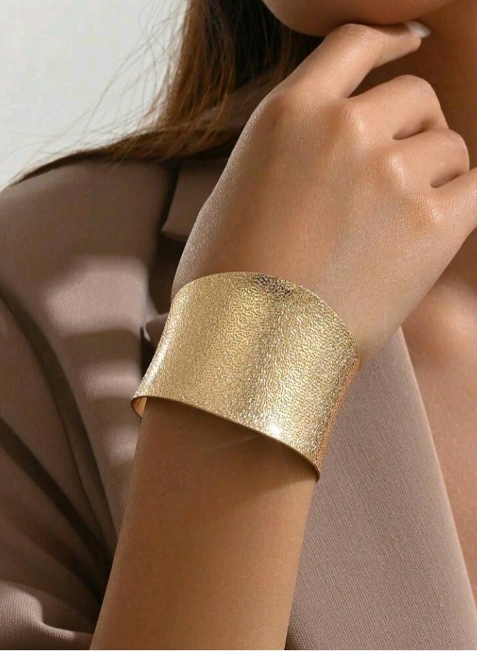 أتراكتيفز اسوارة نسائية أنيقة وعالية الجودة باللون الذهبي - Image 2