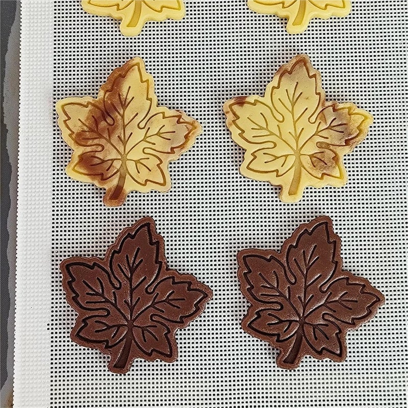 Creative Maple Leaf Cookie Cutter - DIY Biscuit Stamp for Homemade Desserts and Pastries(Big maple) - Image 4