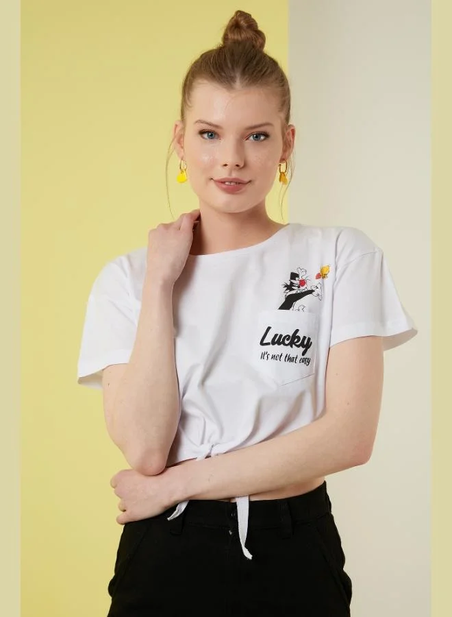 ليلا تيشيرت قطن % نسائي بياقة دائرية وطبعات وتفاصيل رباط