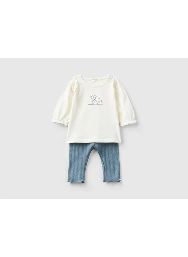 يونايتد كولورز أوف بينتيون T-Shirt And Trousers Set
