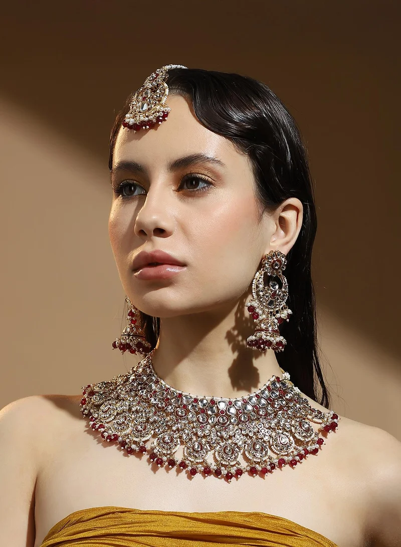 SOHI SOHI Women's The Zoor Jewellery Set For Party Wear | Ruby Red Colour | Alloy Material | Adjustable Closure | Artificial Stone Jewellery Set | Statement Necklace, Drop Earrings & Maangtika For Women & Girls