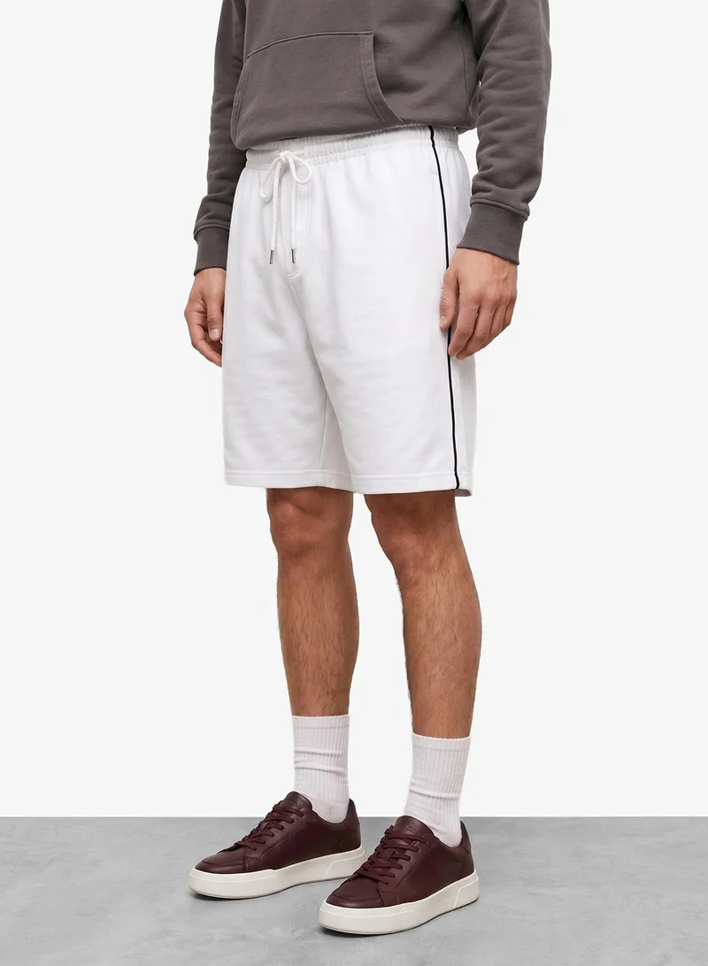 Seventy Five Regular fit Side Piping Shorts