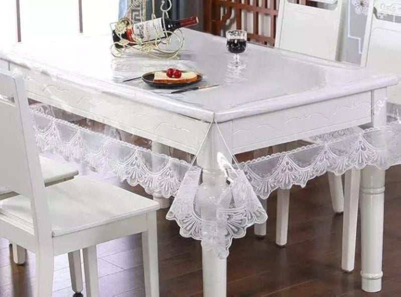 مفرش طاولة من الدانتيل الشفاف - مصنوع من الجلد الشفاف. يتميز هذا المفرش العصري المستورد بسهولة الاستخدام والتنظيف. كما يتميز بتصميم أنيق ومقاس كبير يبلغ 137 × 183 سم.