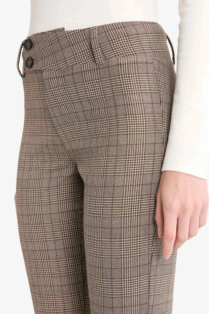 ديفاكتو Flare Zip-Up Plaid Trousers