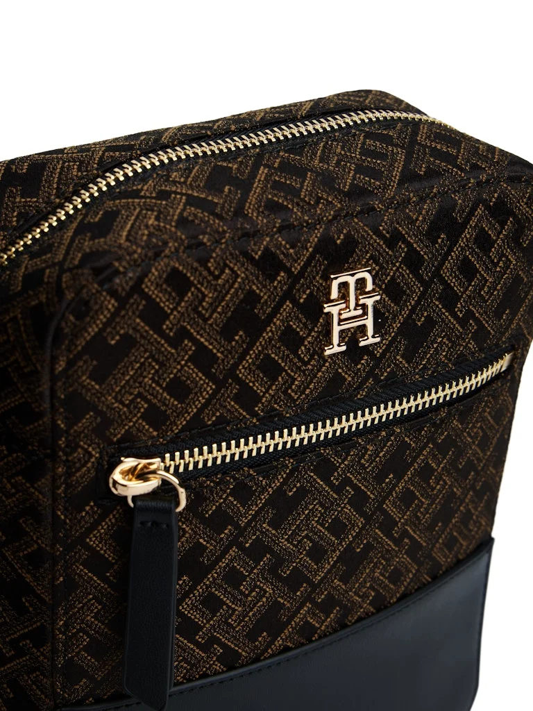TOMMY HILFIGER Logo Detailed Feminine Crossbody