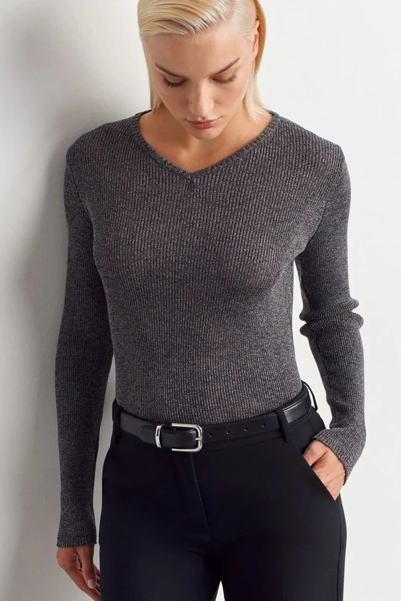 DILVIN Women's Slim Fit V-Neck Ribbed Sweater
