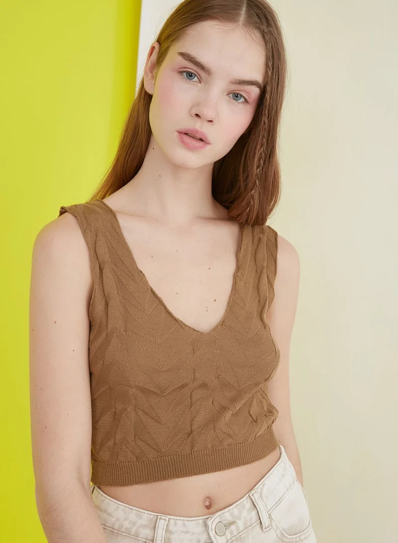 trendyol Knitted V-Neck Crop Top