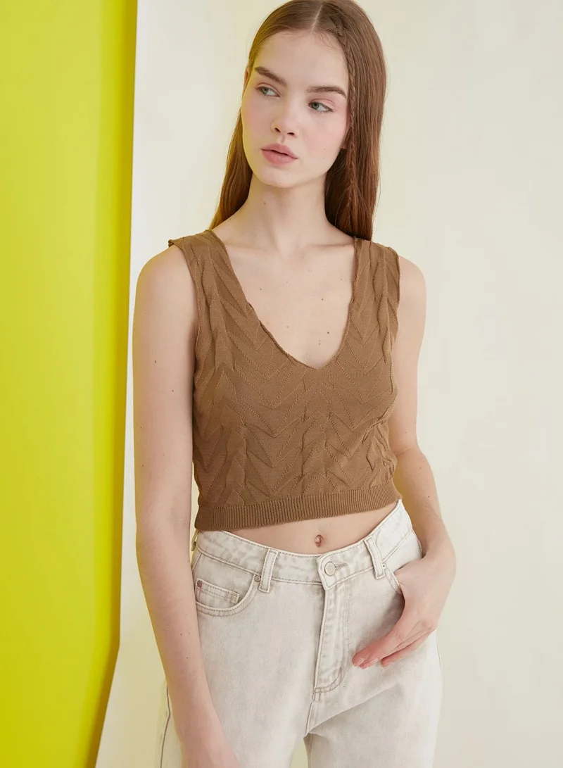 trendyol Knitted V-Neck Crop Top