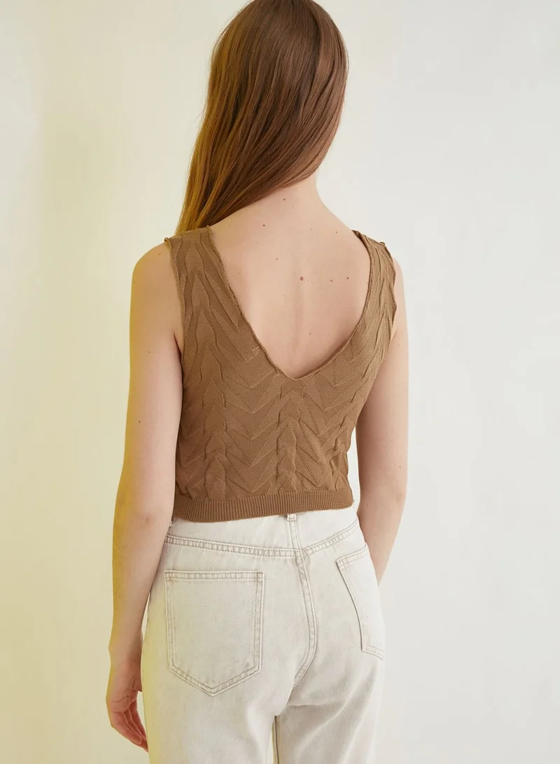 trendyol Knitted V-Neck Crop Top