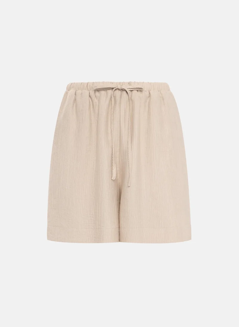 ليتشي شورت من قماش منسوج