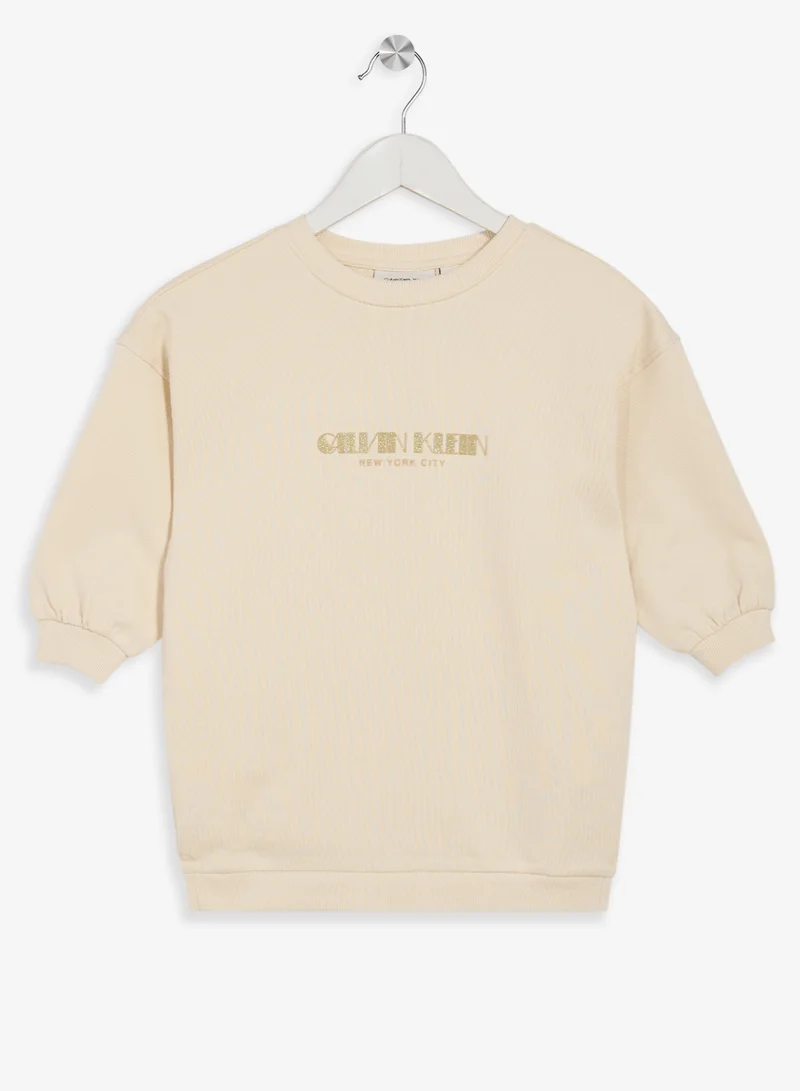 كالفن كلاين جينز فستان سويت شيرت قصير برسومات شبابية