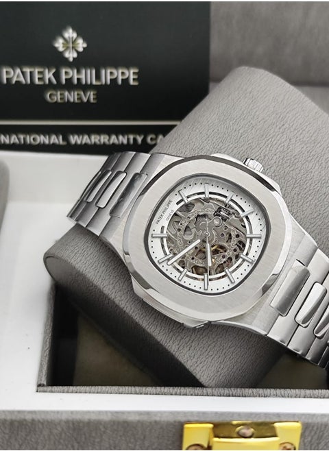 Automatic watch that moves by hand movement, first class