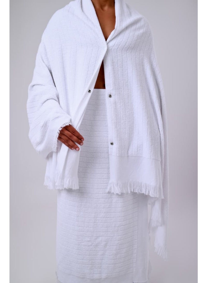 طقم إحرام قطن 100% مقلم مكبسن بجيب سري وسكوتش تثبيت… وزن تقيل يناسب جميع الأوزان لراحة في الحج والعمرة. - Image 1