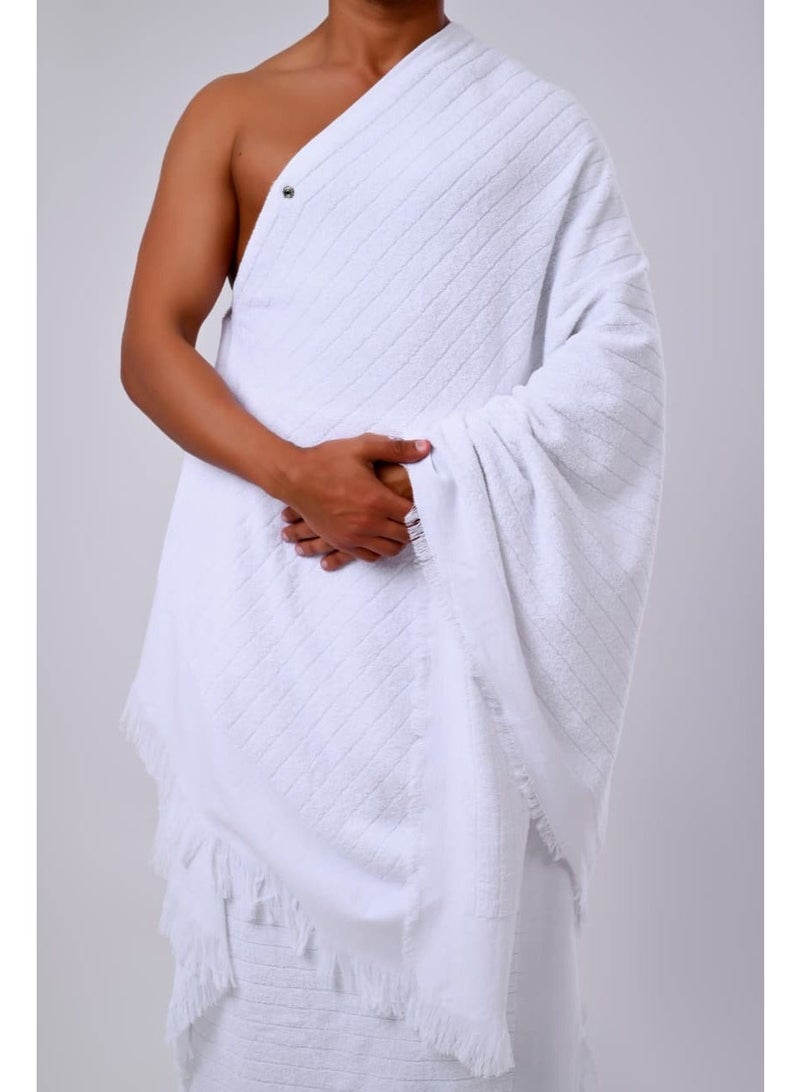 طقم إحرام قطن 100% مقلم مكبسن بجيب سري وسكوتش تثبيت… وزن تقيل يناسب جميع الأوزان لراحة في الحج والعمرة. - Image 4